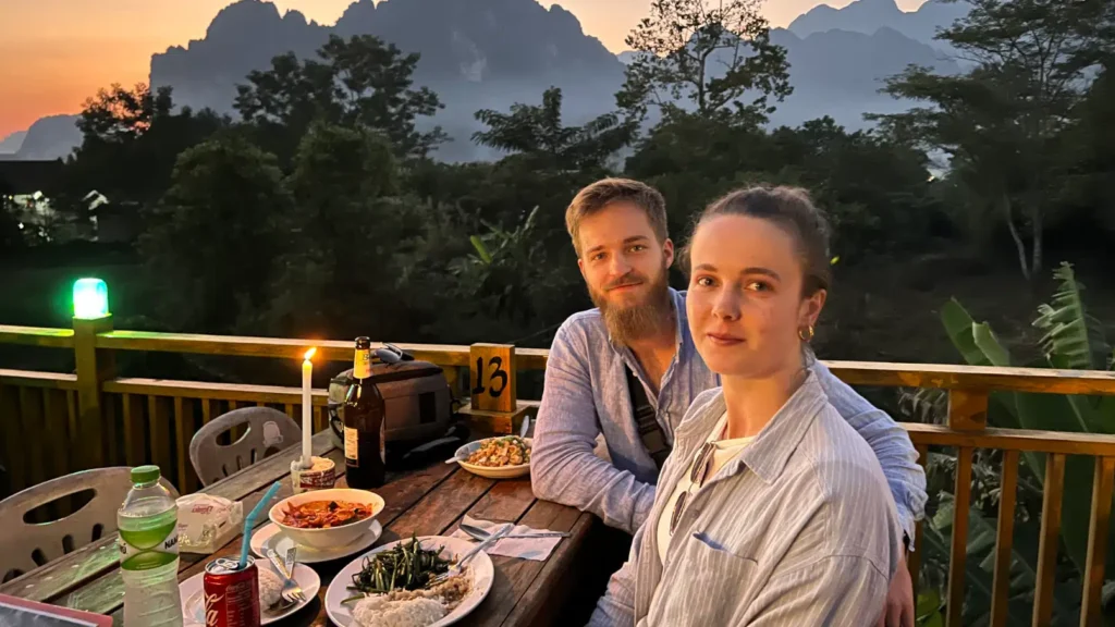 Dinner am Fluss in Vang Vieng